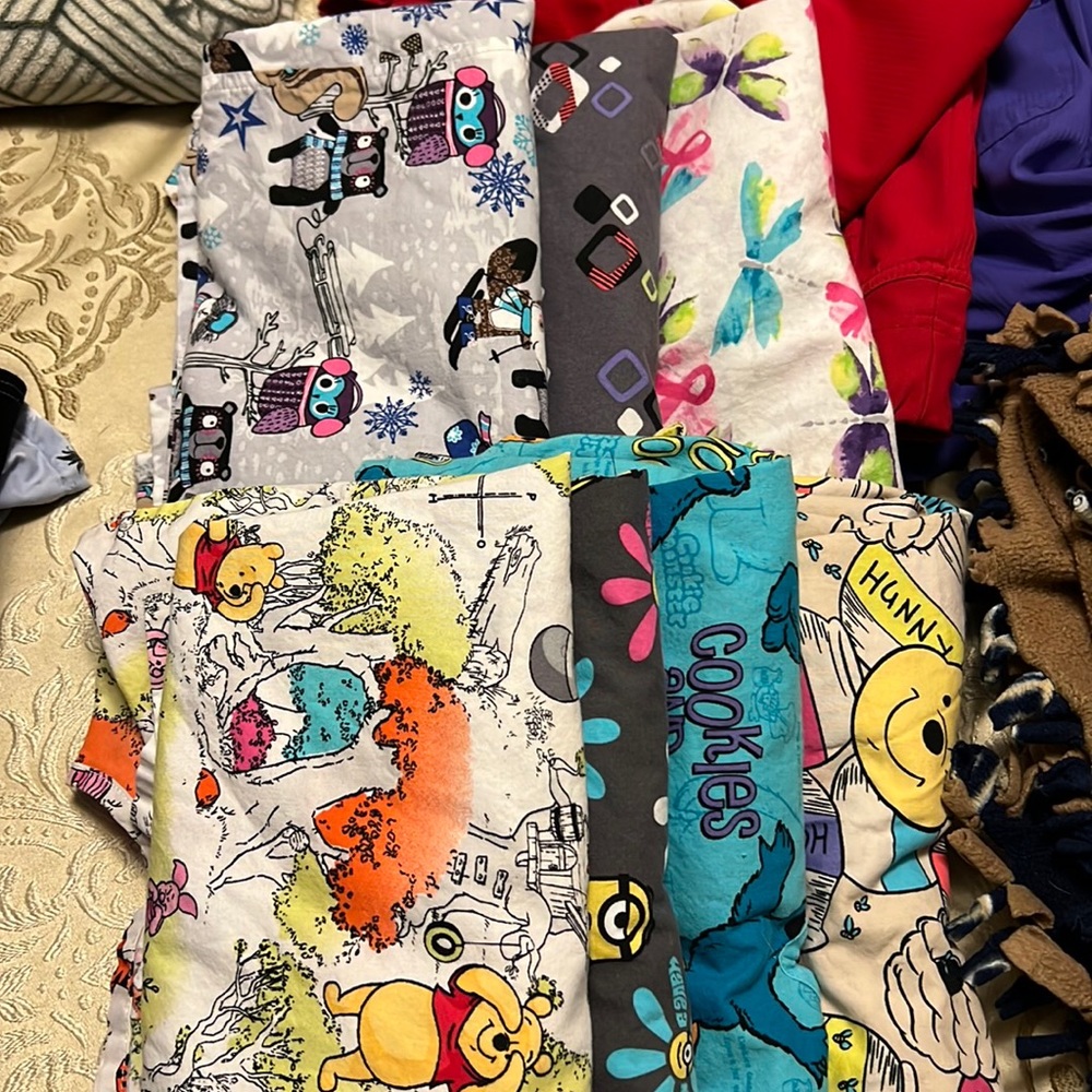 Xl print scrub tops separate or bulk
